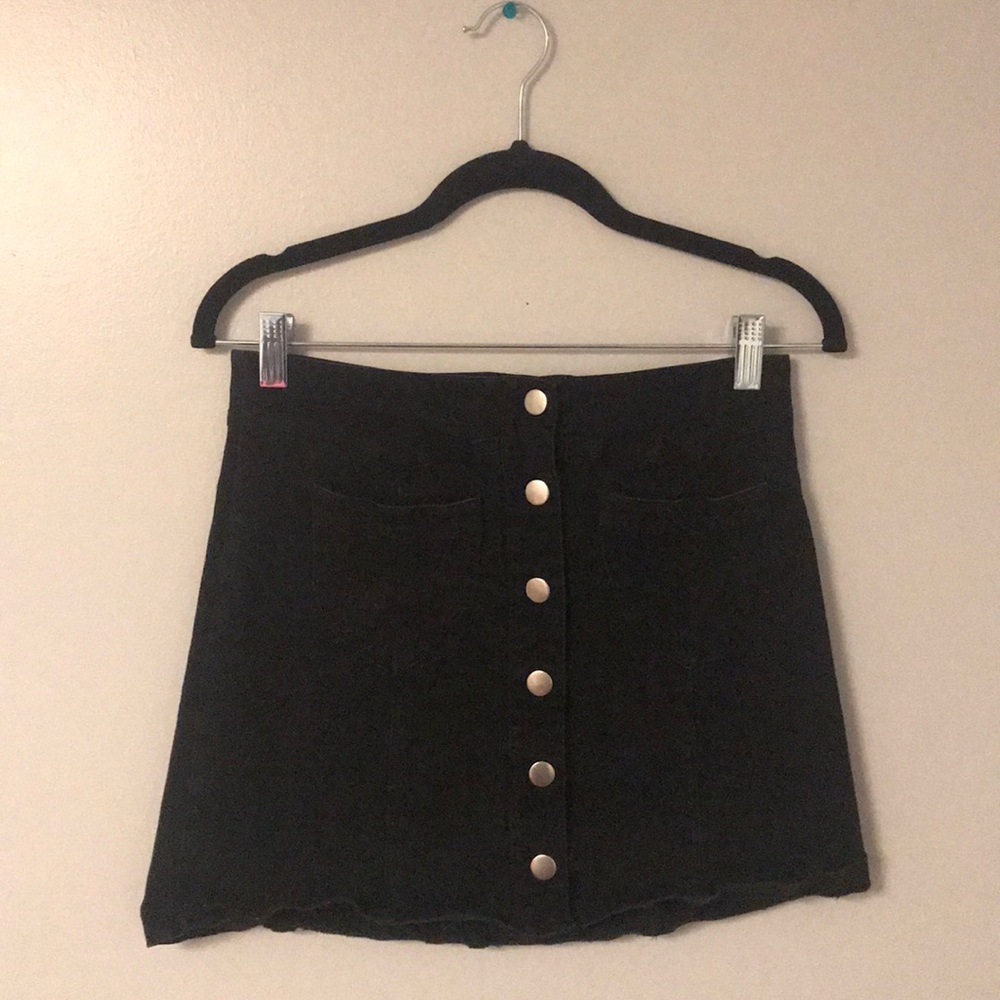 Black button skirt